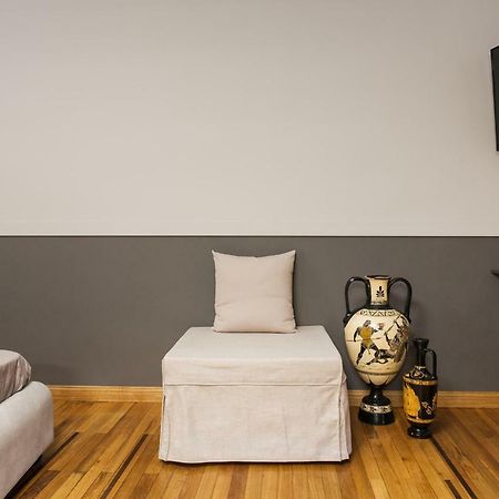 Step One | Luxury Suites Right In The Heart Of Acropolis Next To Metro Station Athena Bagian luar foto