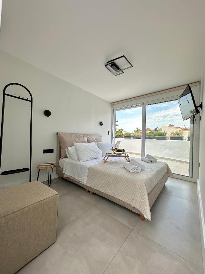 Step One | Luxury Suites Right In The Heart Of Acropolis Next To Metro Station Athena Bagian luar foto