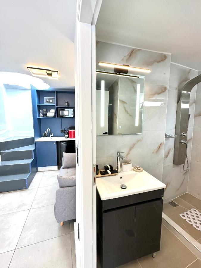 Step One | Luxury Suites Right In The Heart Of Acropolis Next To Metro Station Athena Bagian luar foto