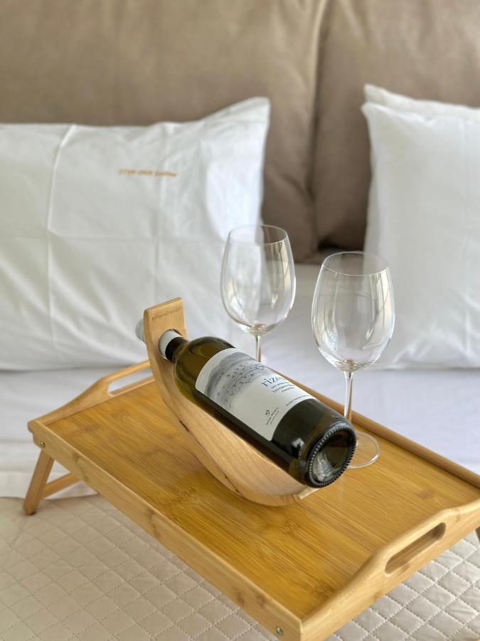 Step One | Luxury Suites Right In The Heart Of Acropolis Next To Metro Station Athena Bagian luar foto