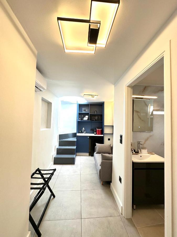 Step One | Luxury Suites Right In The Heart Of Acropolis Next To Metro Station Athena Bagian luar foto