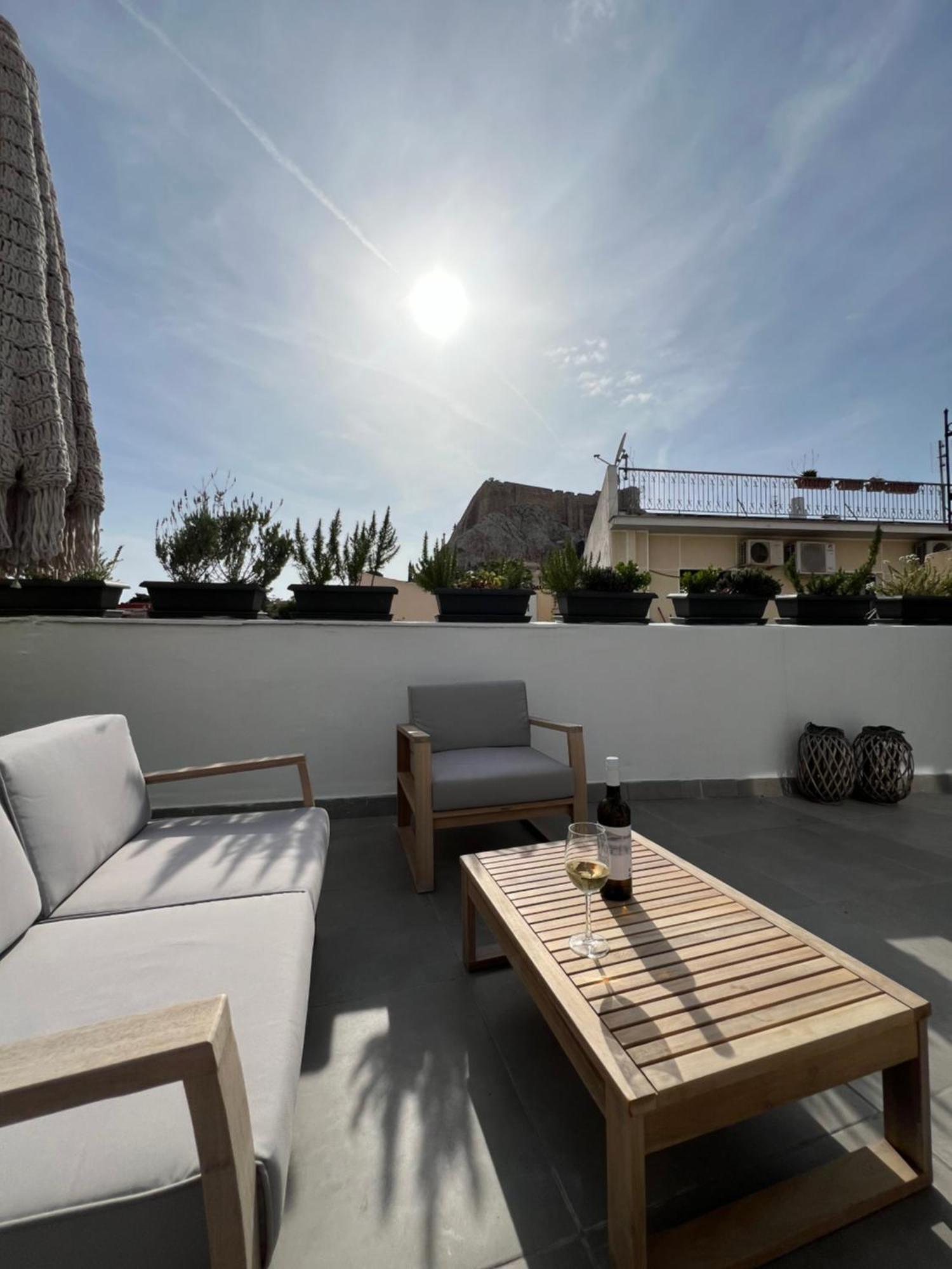 Step One | Luxury Suites Right In The Heart Of Acropolis Next To Metro Station Athena Bagian luar foto