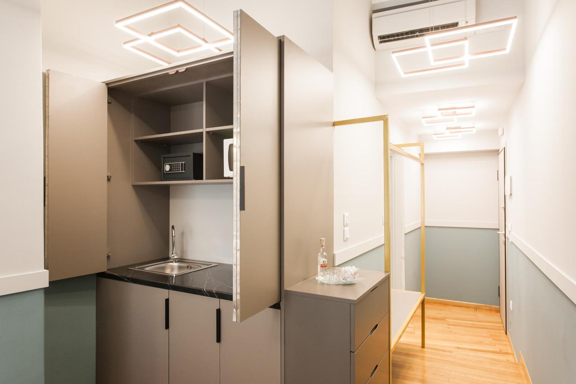 Step One | Luxury Suites Right In The Heart Of Acropolis Next To Metro Station Athena Bagian luar foto