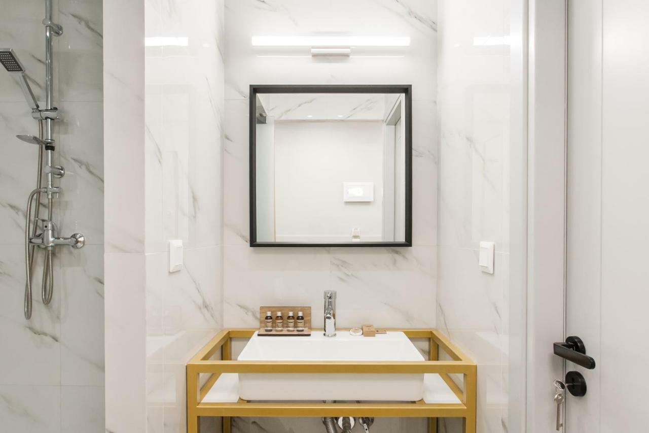 Step One | Luxury Suites Right In The Heart Of Acropolis Next To Metro Station Athena Bagian luar foto