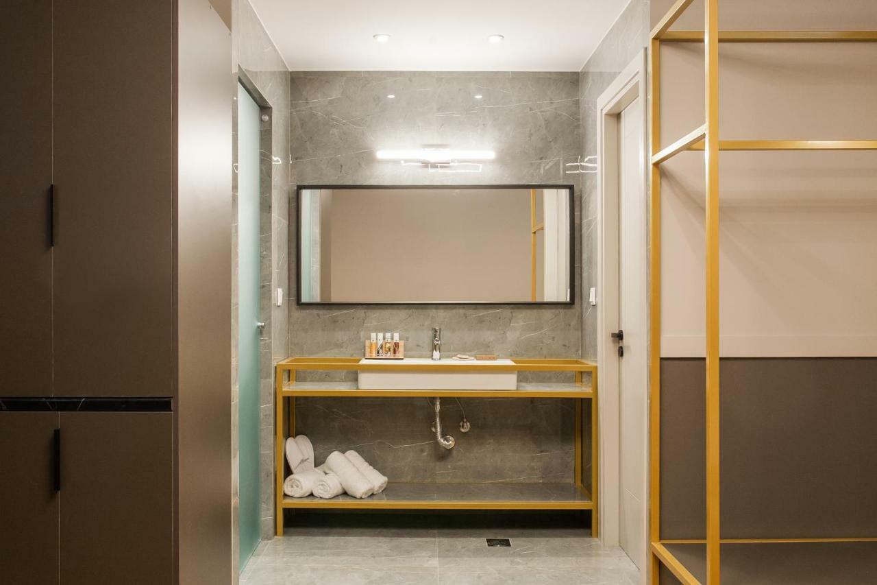 Step One | Luxury Suites Right In The Heart Of Acropolis Next To Metro Station Athena Bagian luar foto